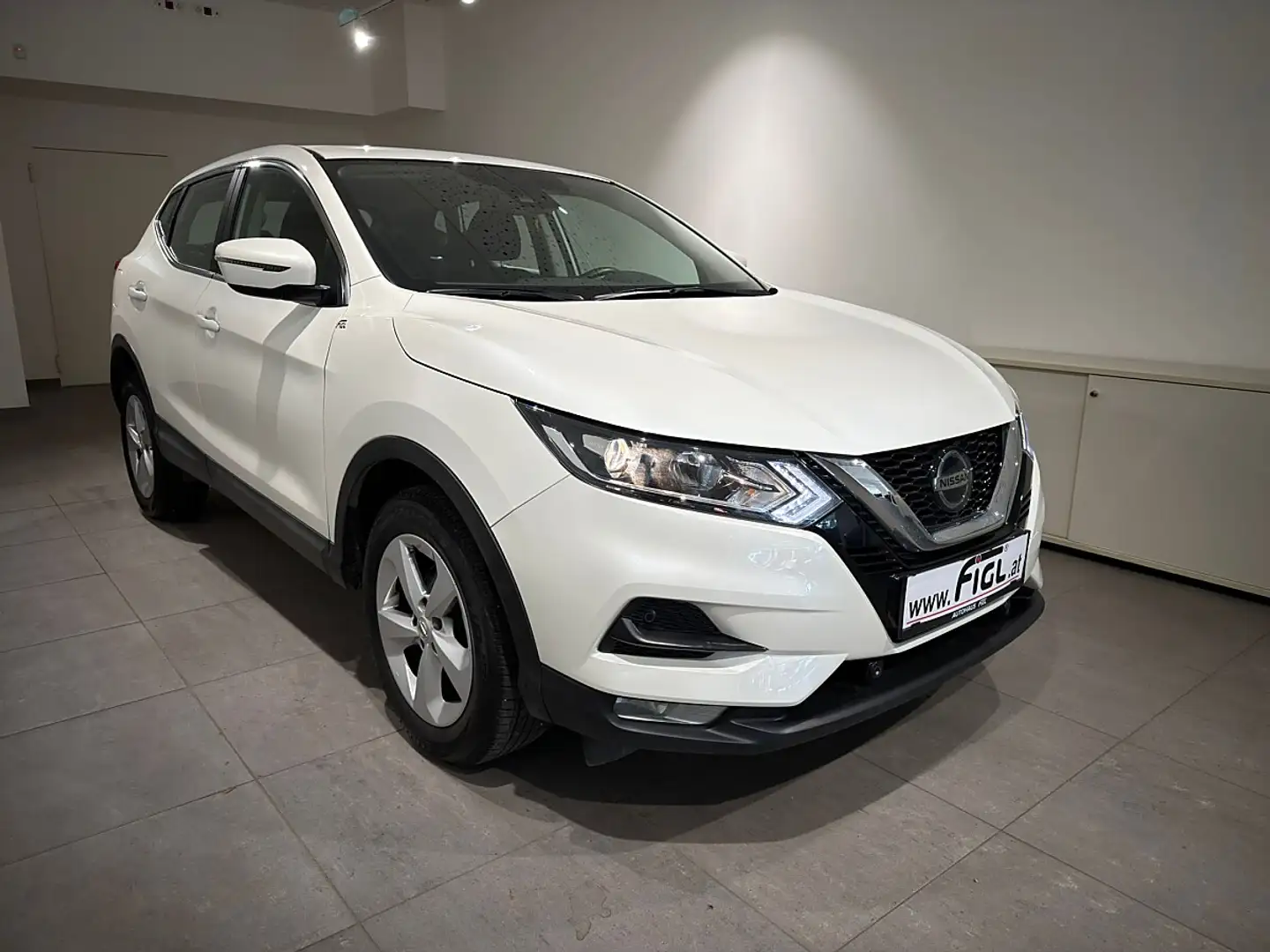 Nissan Qashqai 1,3 DIG-T N-Connecta Aut. Weiß - 2