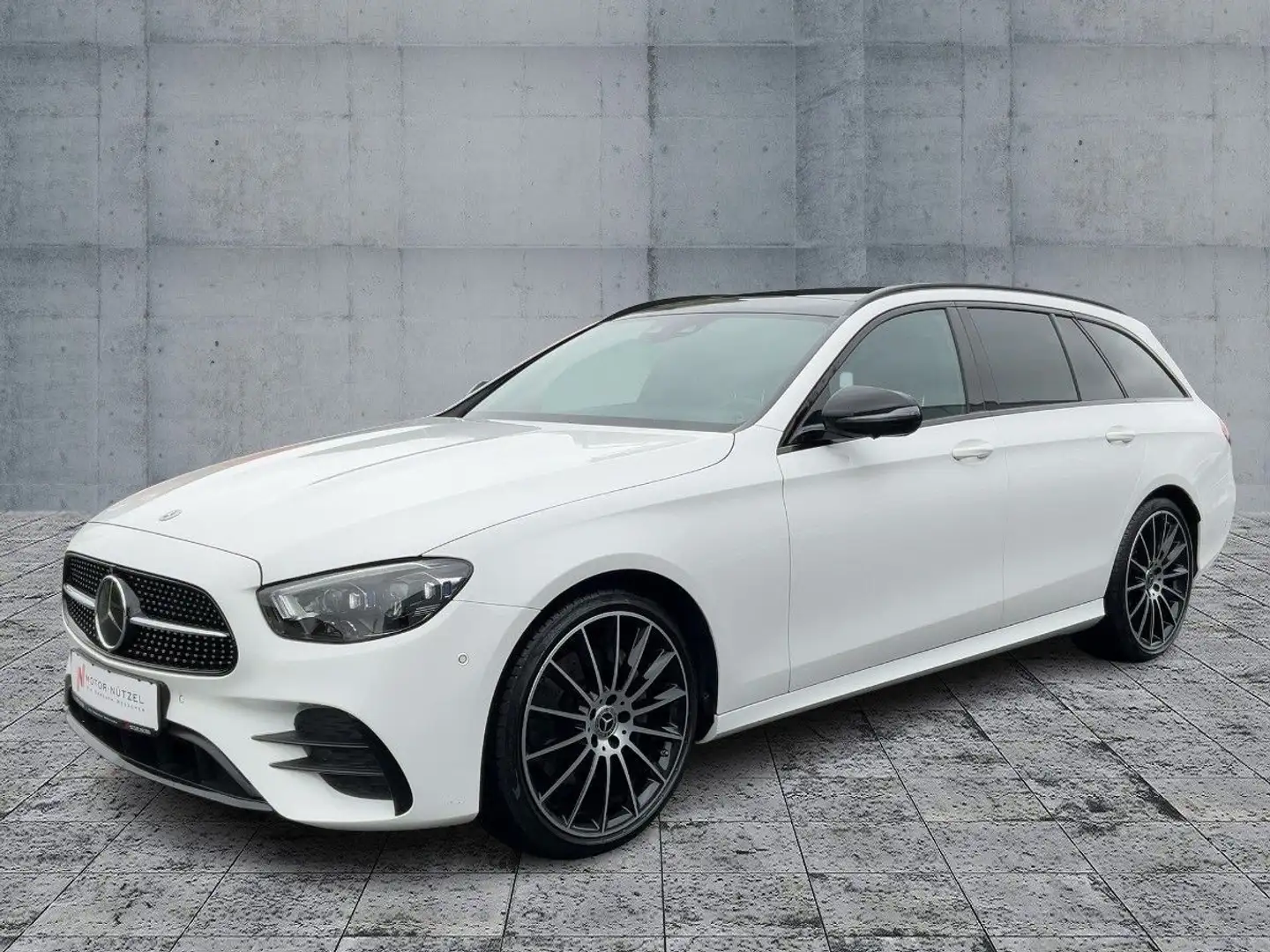 Mercedes-Benz E 220 Hybrid EXCLUSIVE AMG-Line ACC+NAV+HuD+PANO Weiß - 2