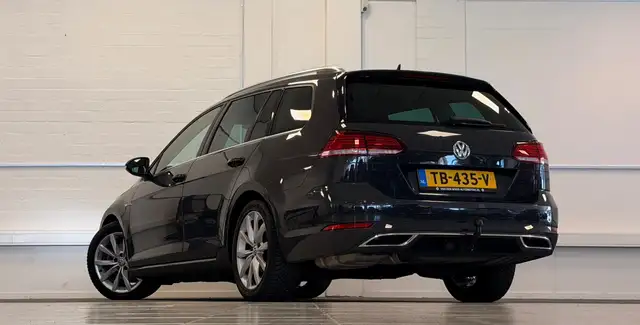 Volkswagen Golf view 3