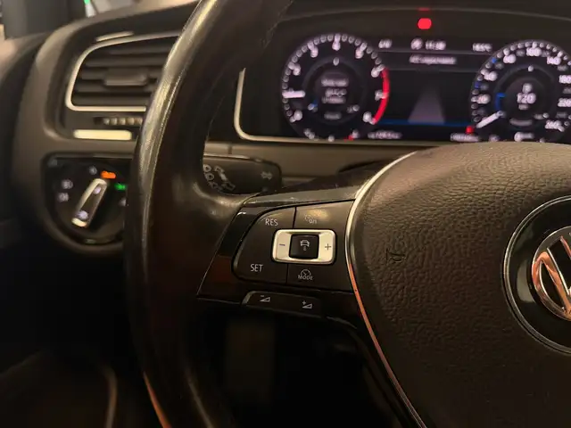 Volkswagen Golf view 12