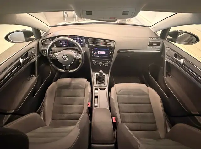 Volkswagen Golf view 10