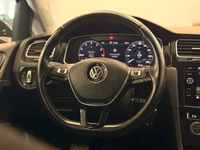 Volkswagen Golf view 11