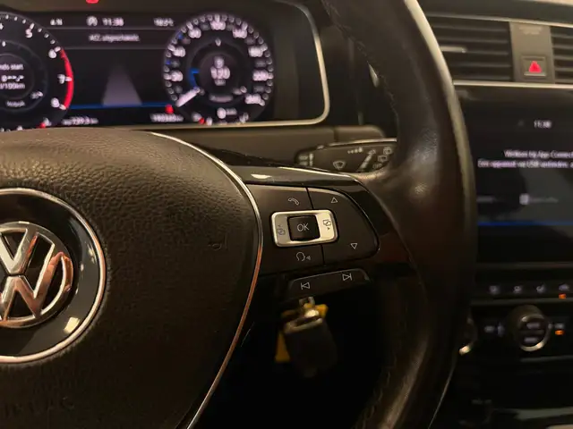 Volkswagen Golf view 13