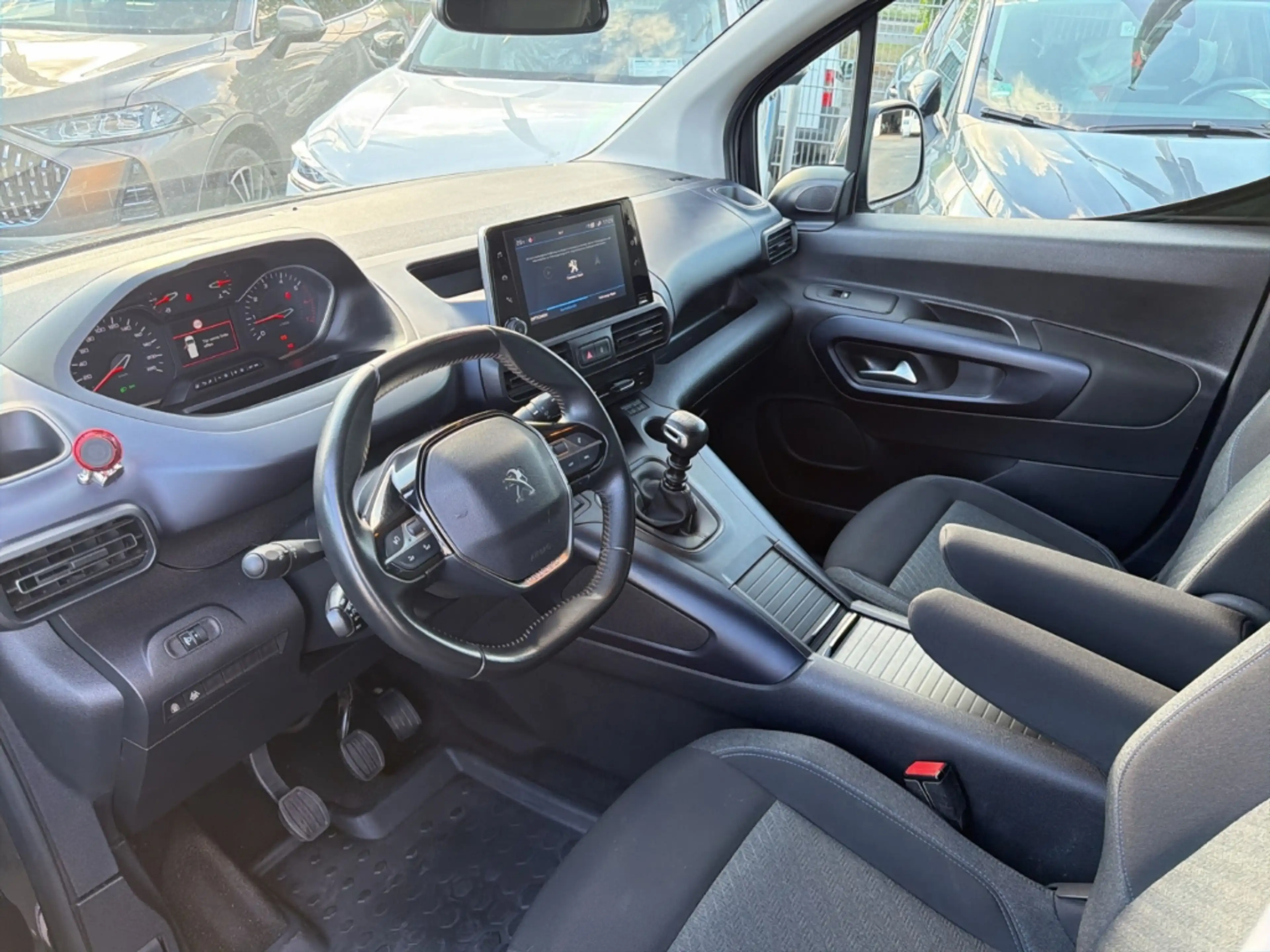 Peugeot Rifter Allure L2 7-Sitzer WR Navi Kamera App Sitzheizung — photo 8