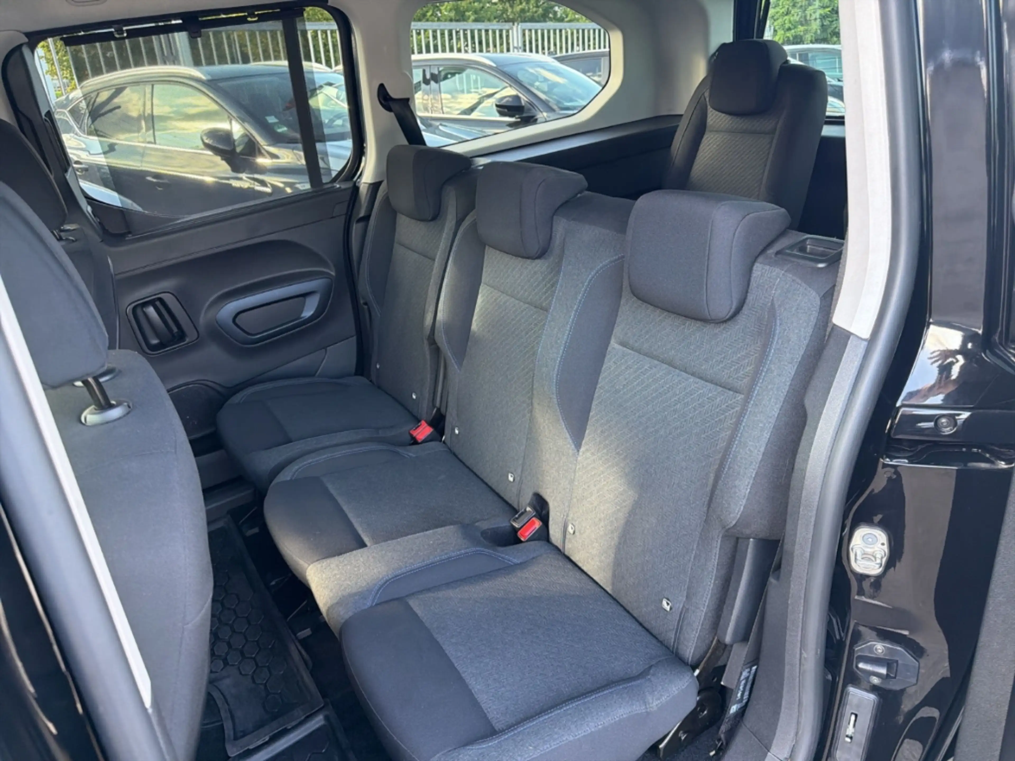 Peugeot Rifter Allure L2 7-Sitzer WR Navi Kamera App Sitzheizung — photo 25