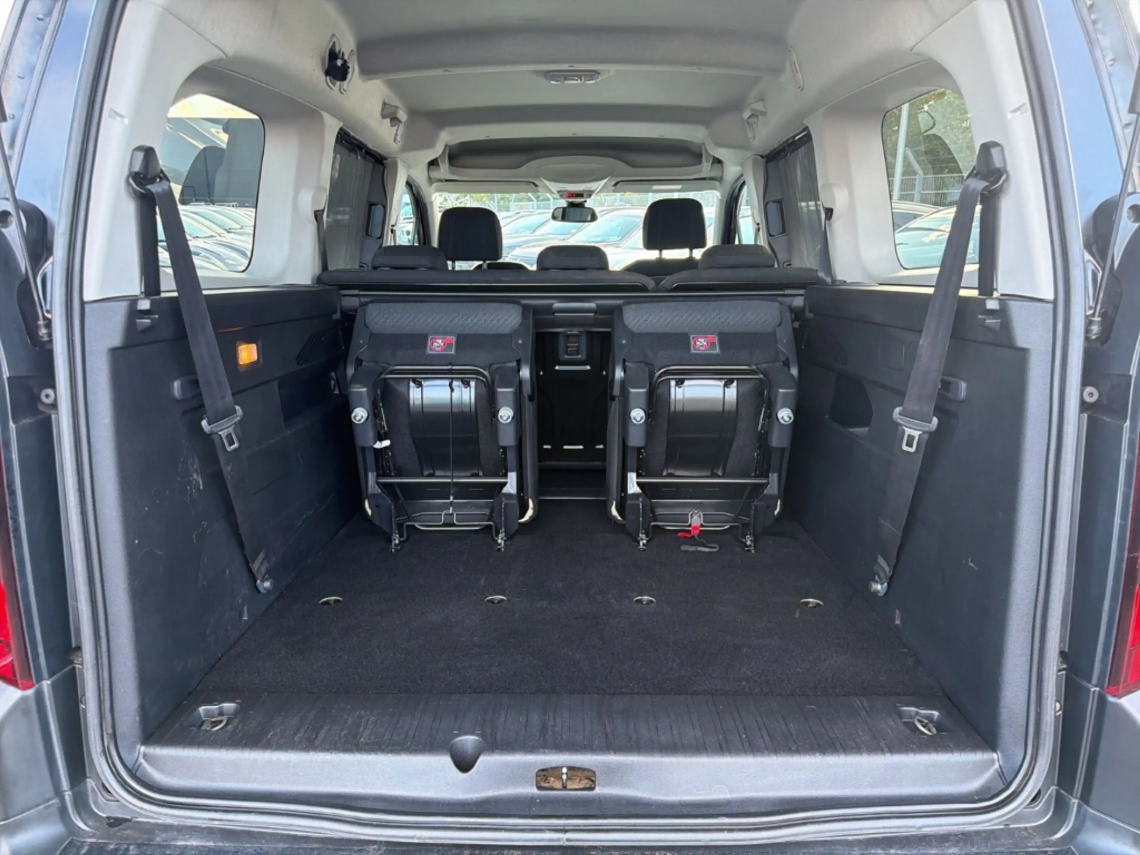 Peugeot Rifter Allure L2 7-Sitzer WR Navi Kamera App Sitzheizung — photo 28