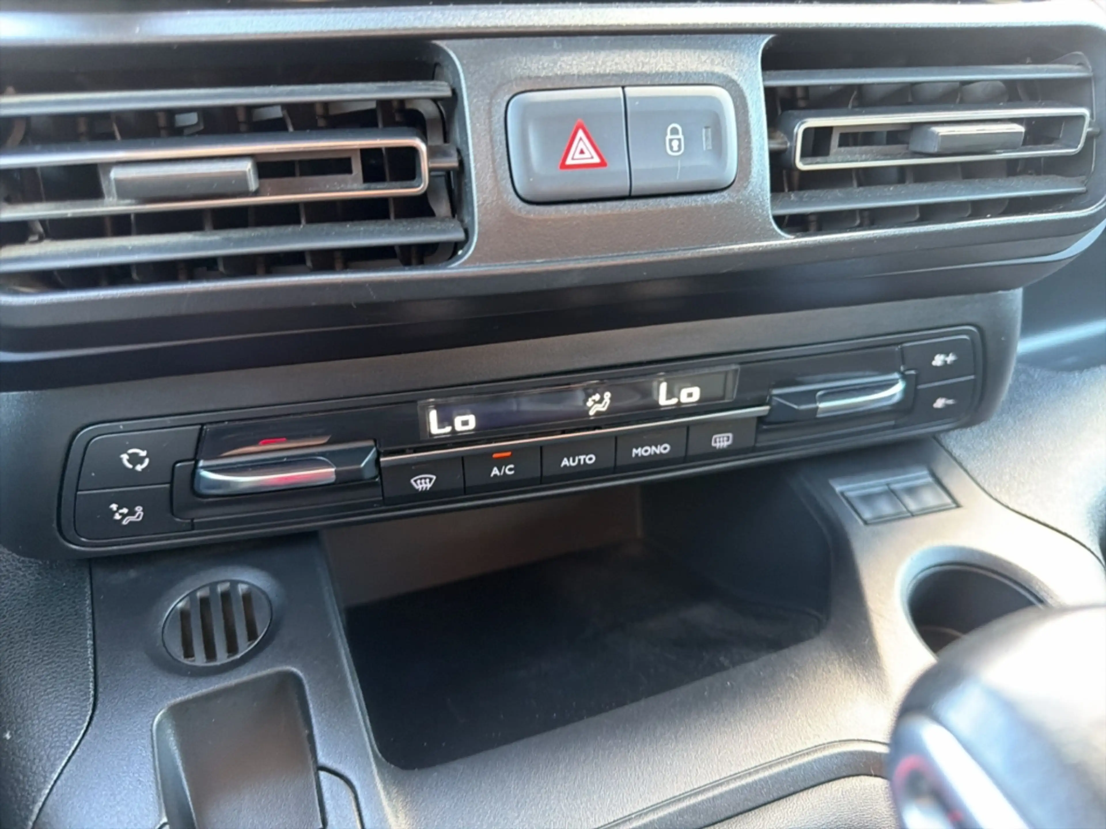 Peugeot Rifter Allure L2 7-Sitzer WR Navi Kamera App Sitzheizung — photo 21