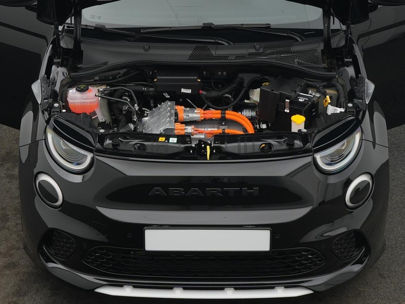 Abarth 500e Cabrio Turismo — photo 7