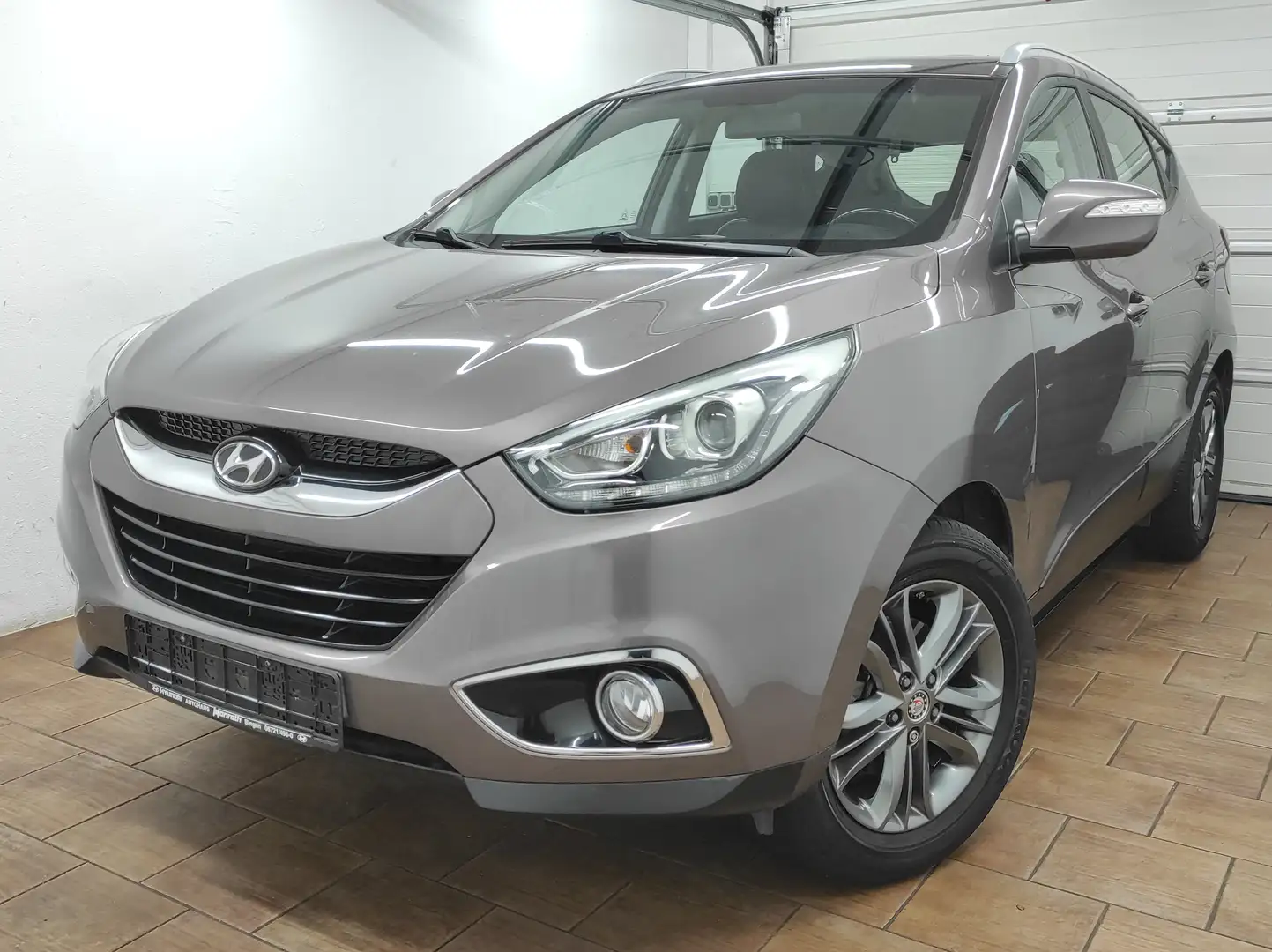Hyundai iX35 1.6 2WD KLIMAA 8ALU SHZ LED AHK TEMP BC 6-GANG USB Gris - 1