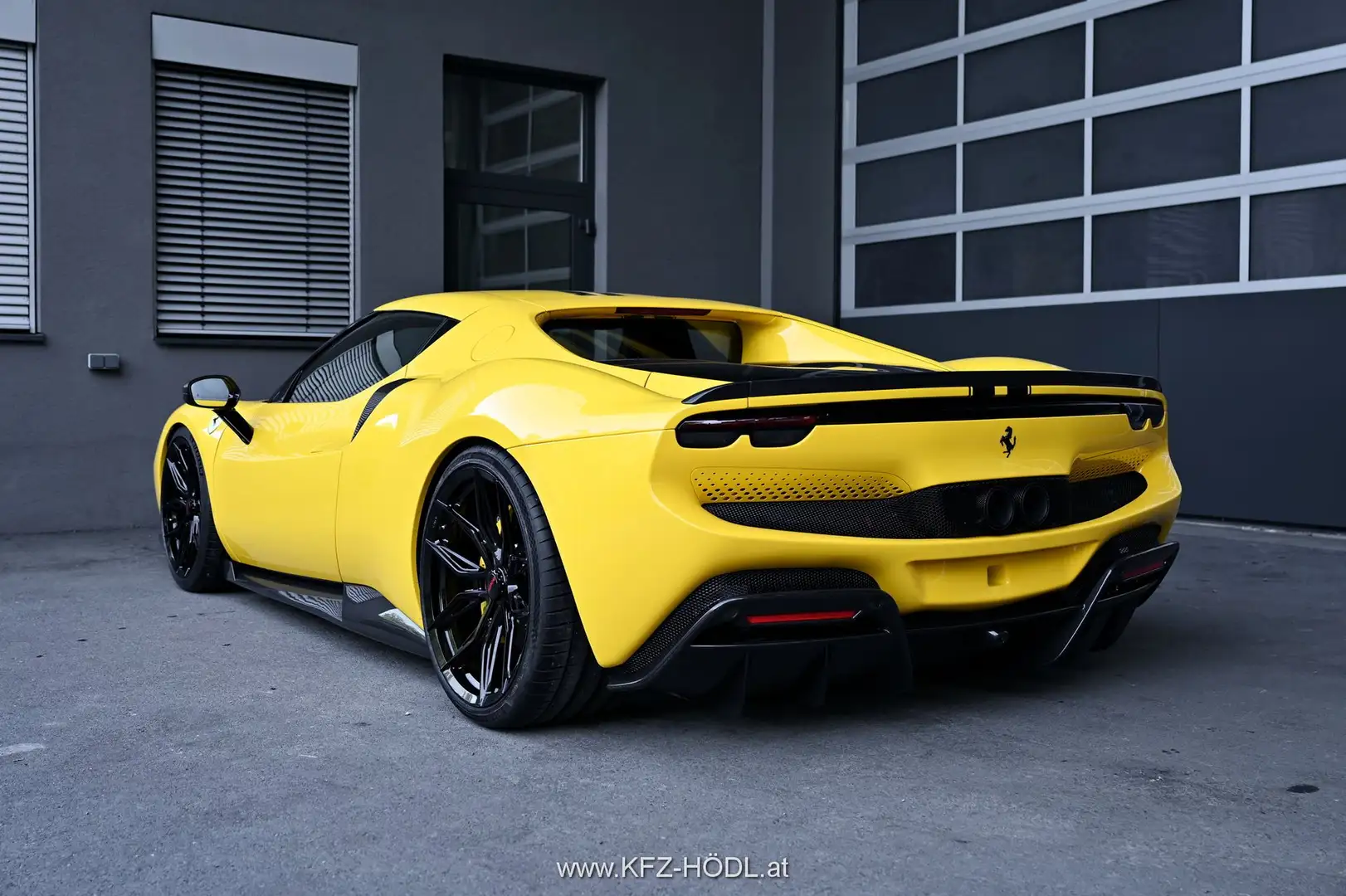 Ferrari 296 GTB Novitec EXP € 297.900,- Gelb - 2