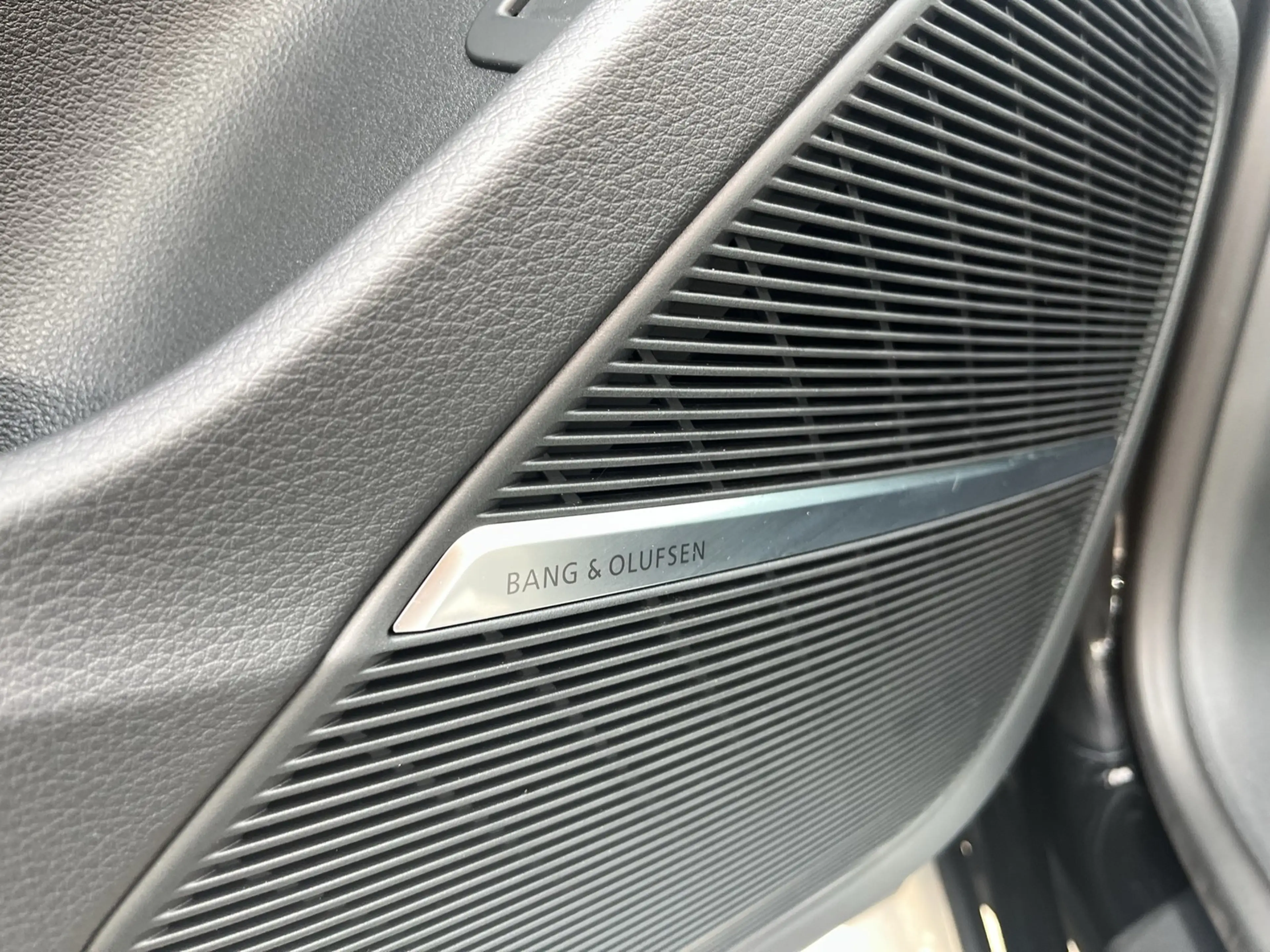 Audi SQ8 4.0 TFSI quattro competition plus — photo 13