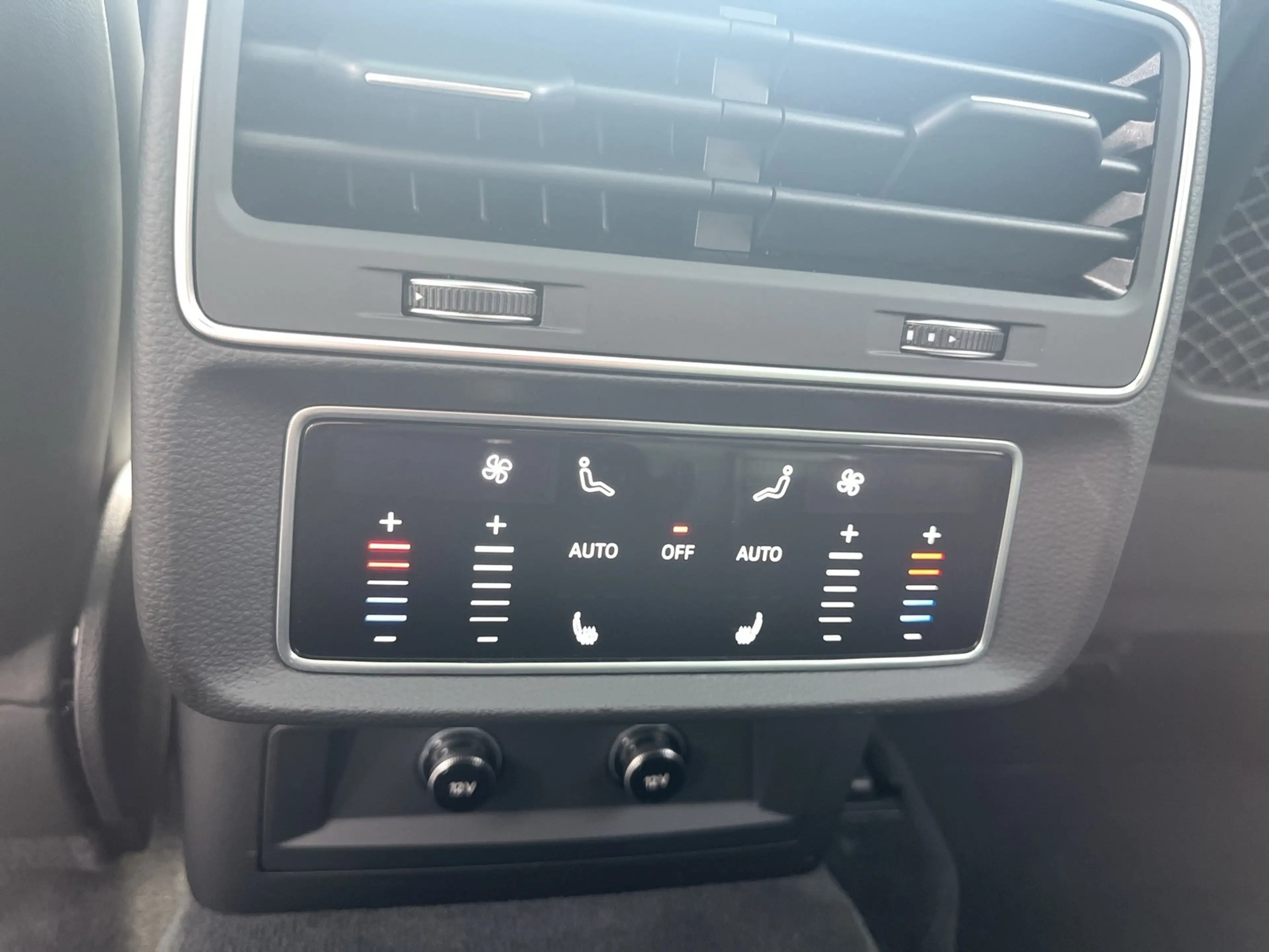 Audi SQ8 4.0 TFSI quattro competition plus — photo 15