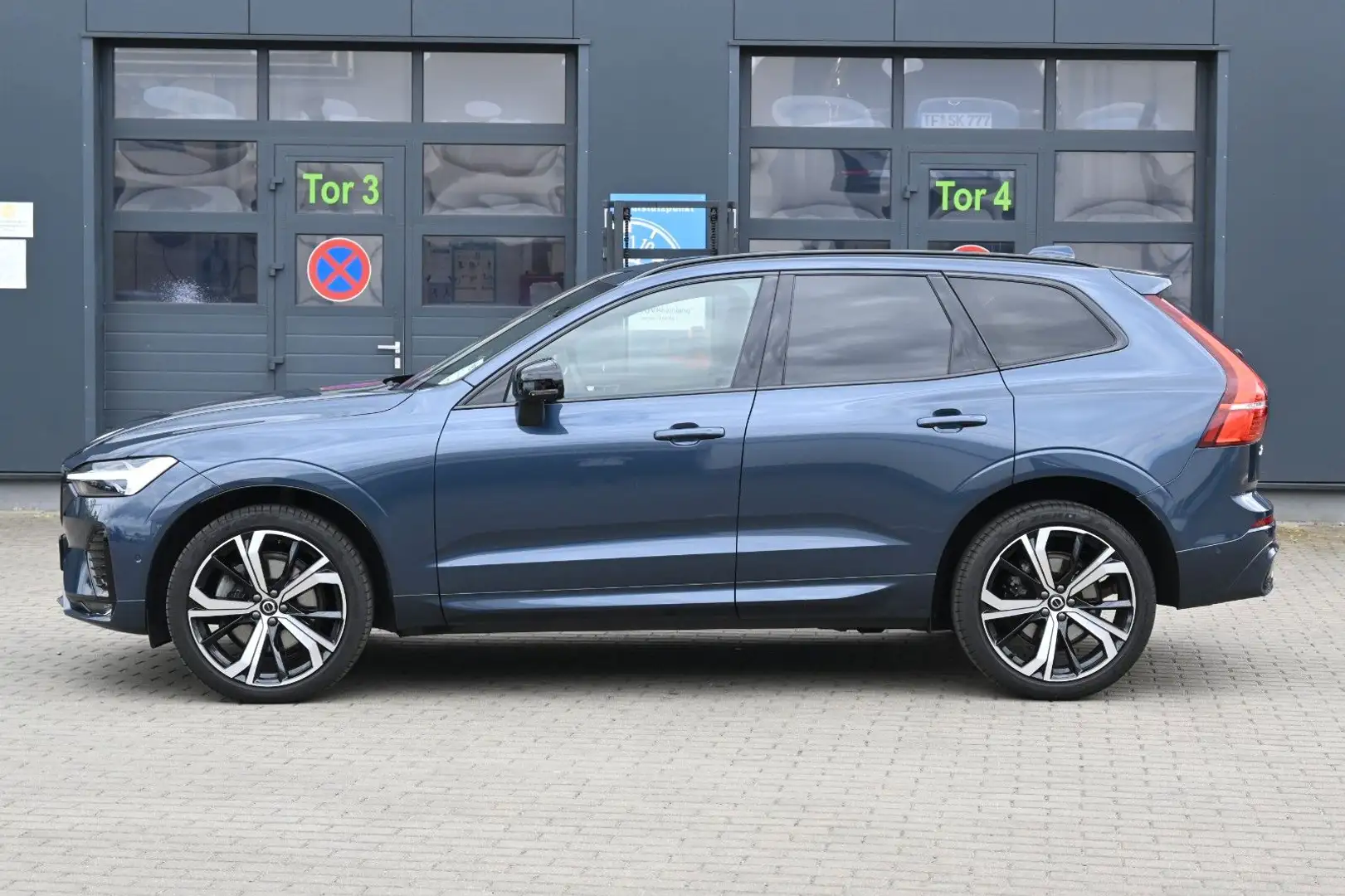 Volvo XC60 B4D Plus Dark*LED*PANO*STHZ*360*H&K*BLIS Blau - 2