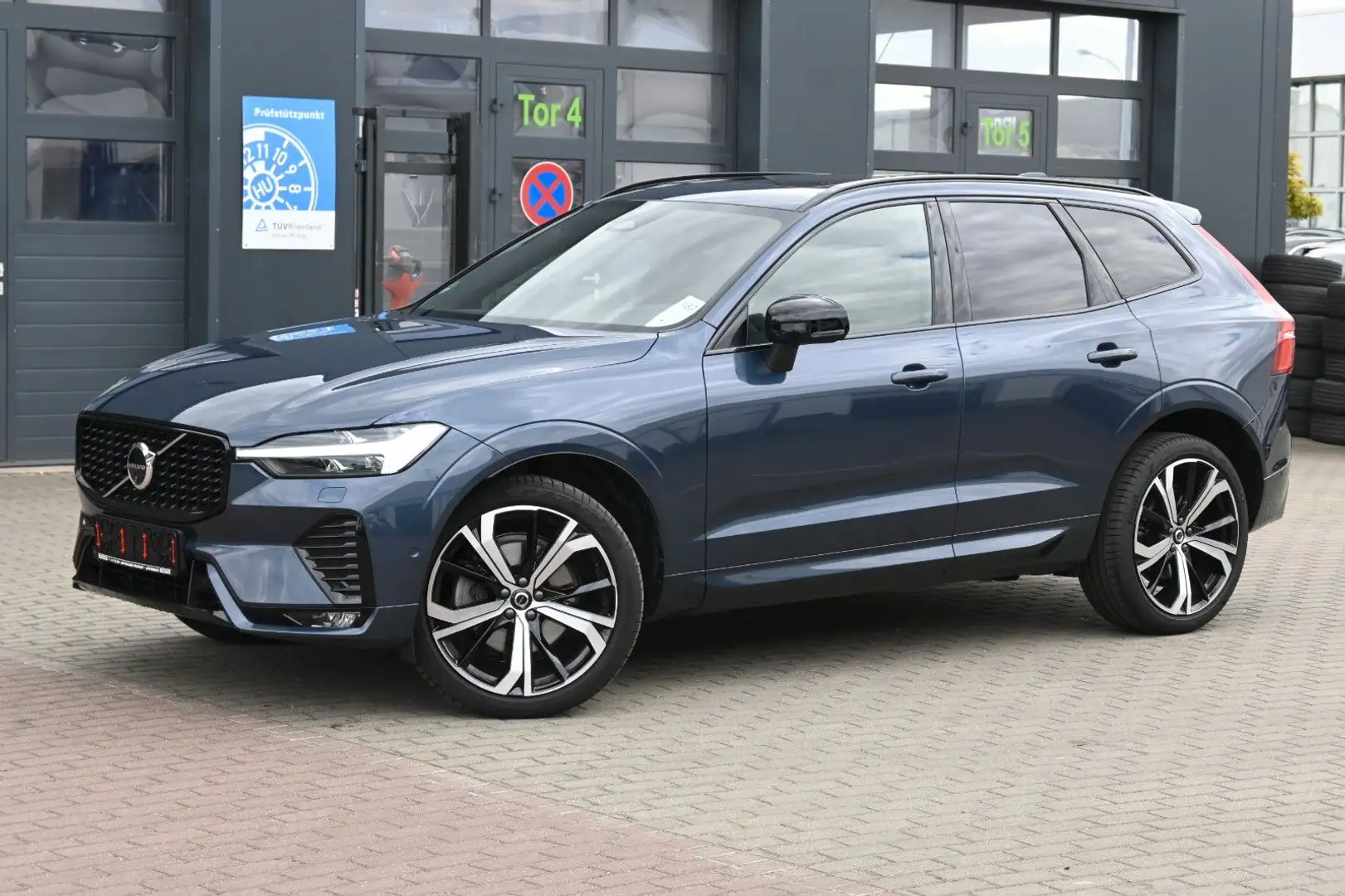Volvo XC60 B4D Plus Dark*LED*PANO*STHZ*360*H&K*BLIS Blau - 1