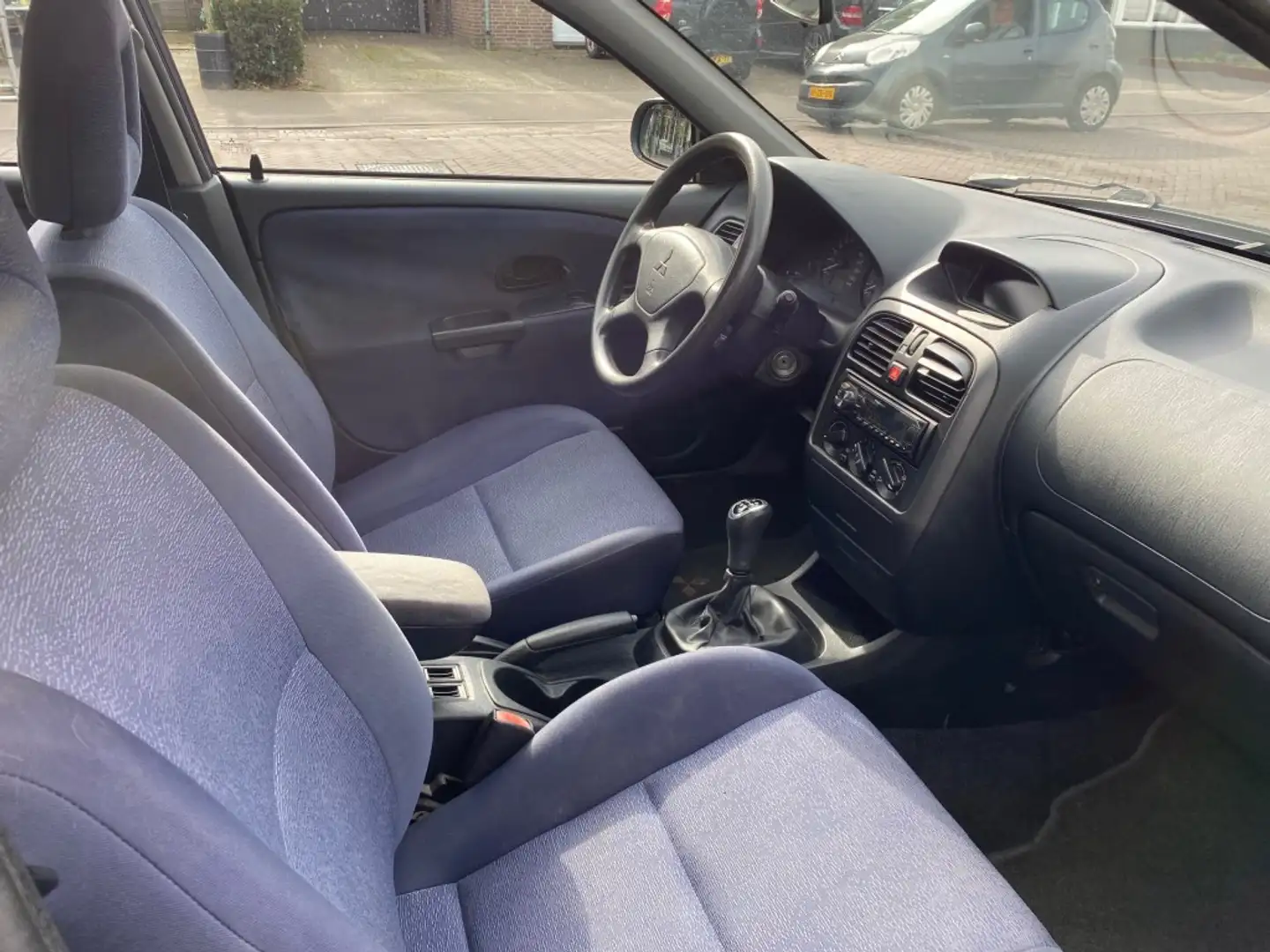 Mitsubishi Carisma 1.8 GDI COMFORT *APK 7-4-2027* / AIRCO / TREKHAAK Azul - 2