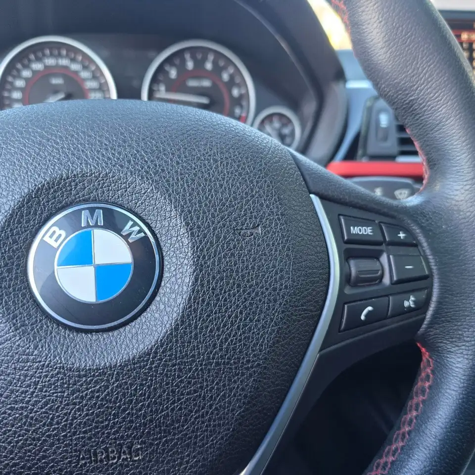 BMW 3 Series снимка BMW 3 Series