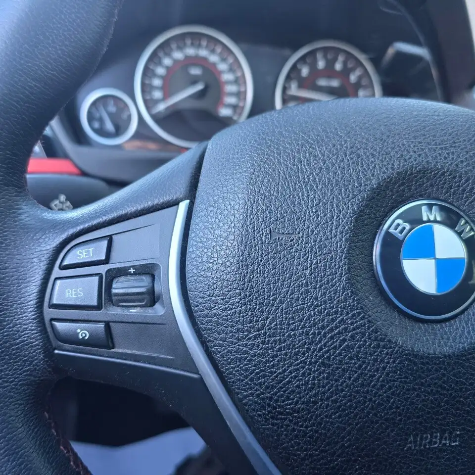 BMW 3 Series снимка BMW 3 Series