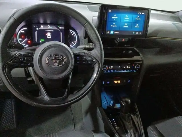 Toyota Yaris Cross view 12