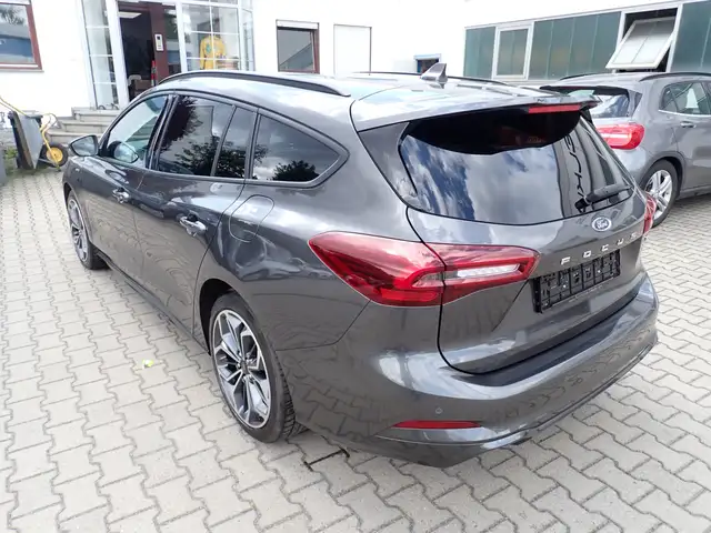 Ford Focus view 8