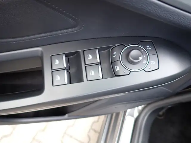 Ford Focus view 3