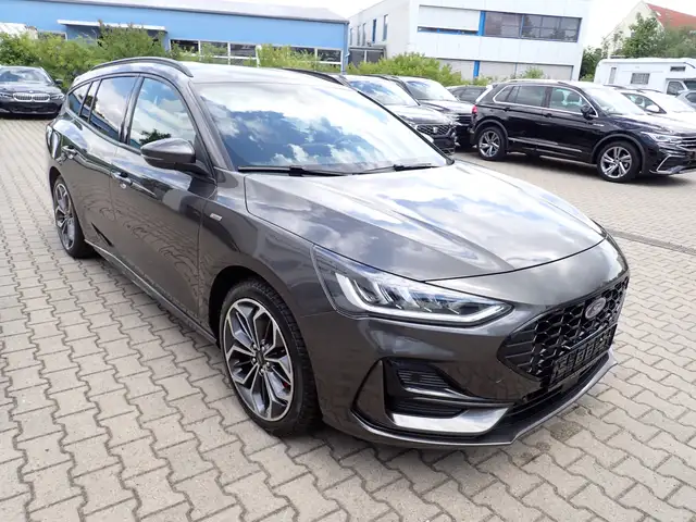 Ford Focus view 13