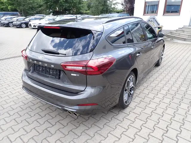 Ford Focus view 10