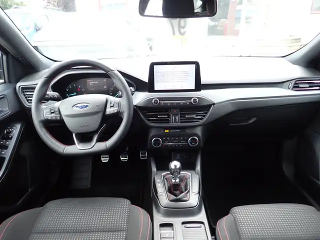 Ford Focus view 6