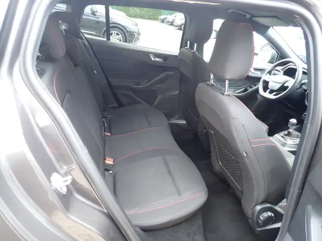 Ford Focus view 11