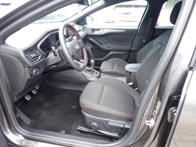 Ford Focus view 4