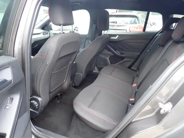Ford Focus view 7