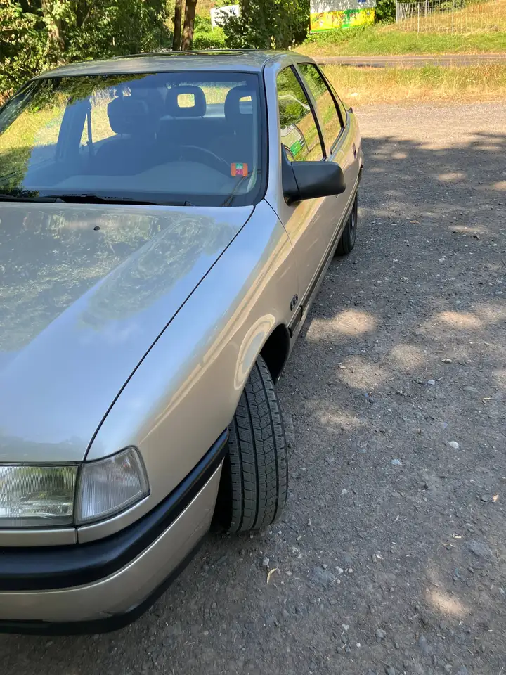 Opel Vectra GLS Oldtimer, foto 7