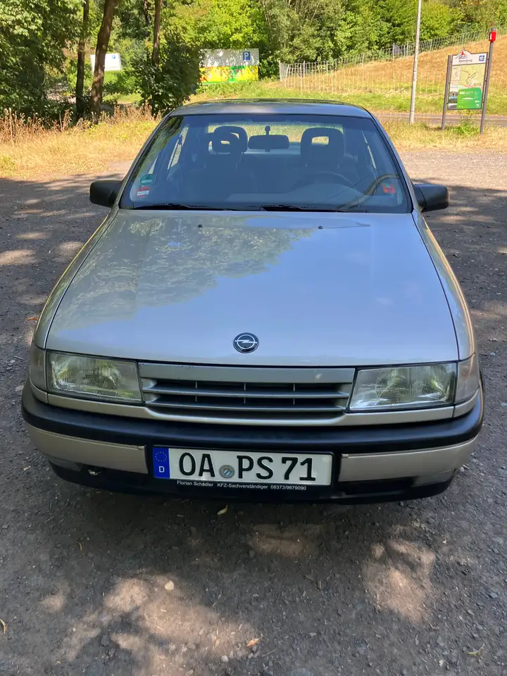 Opel Vectra GLS Oldtimer, foto 3