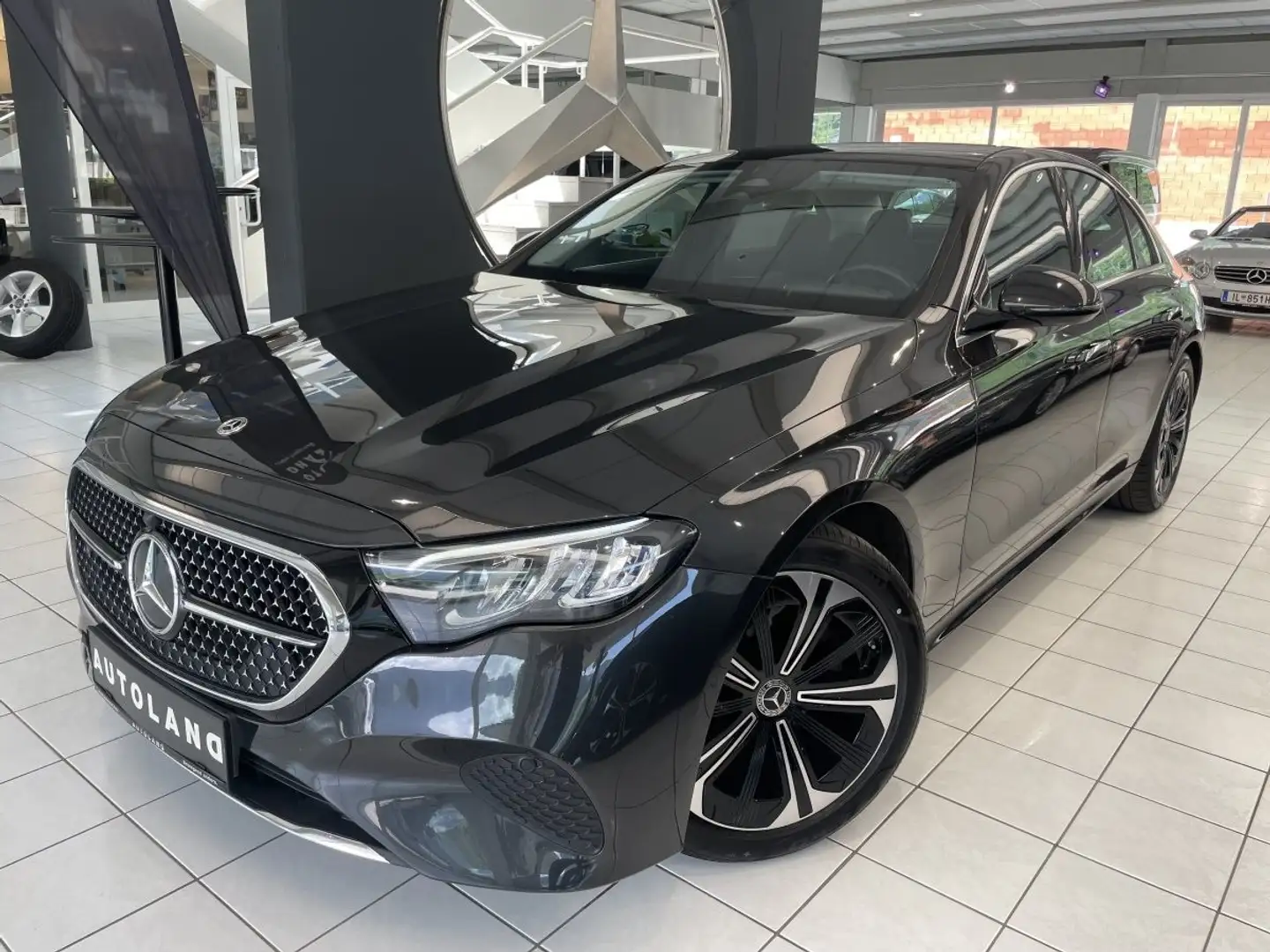 Mercedes-Benz E 220 d Avantgarde Advanced Panoramadach Gris - 2