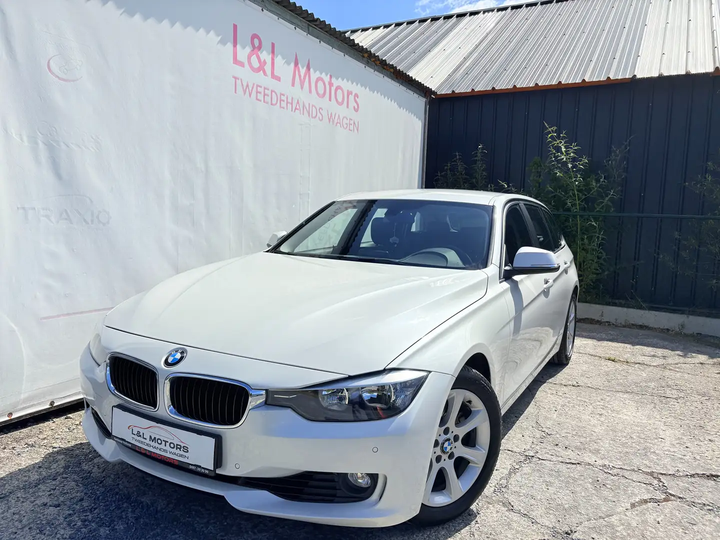 BMW 328 i Touring 245Pk*Navi Leder Pdc Alu 17"* Weiß - 1