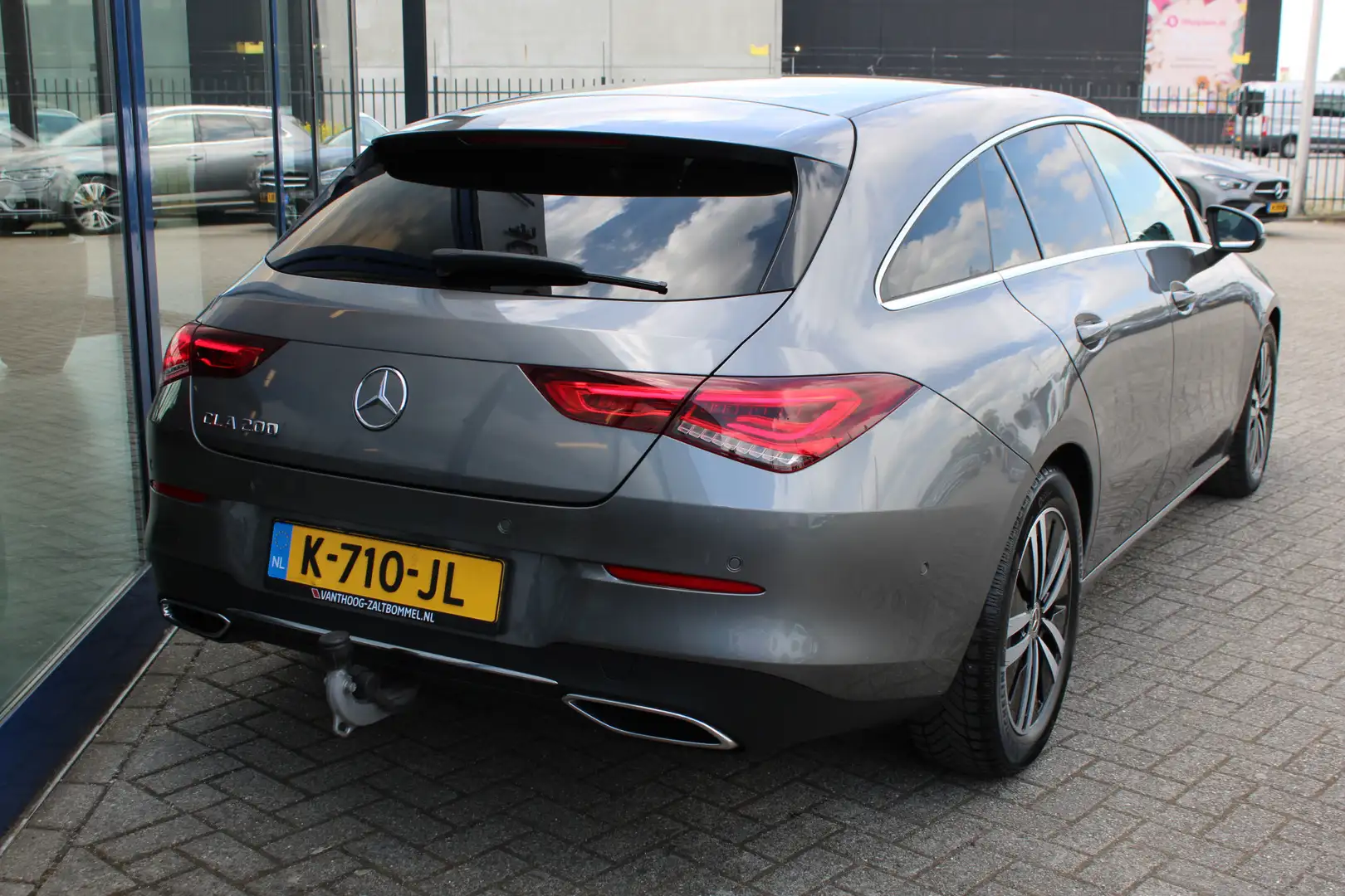 Mercedes-Benz CLA 200 Shooting Brake AUT7 Business Solution Luxury LEDER Grijs - 2