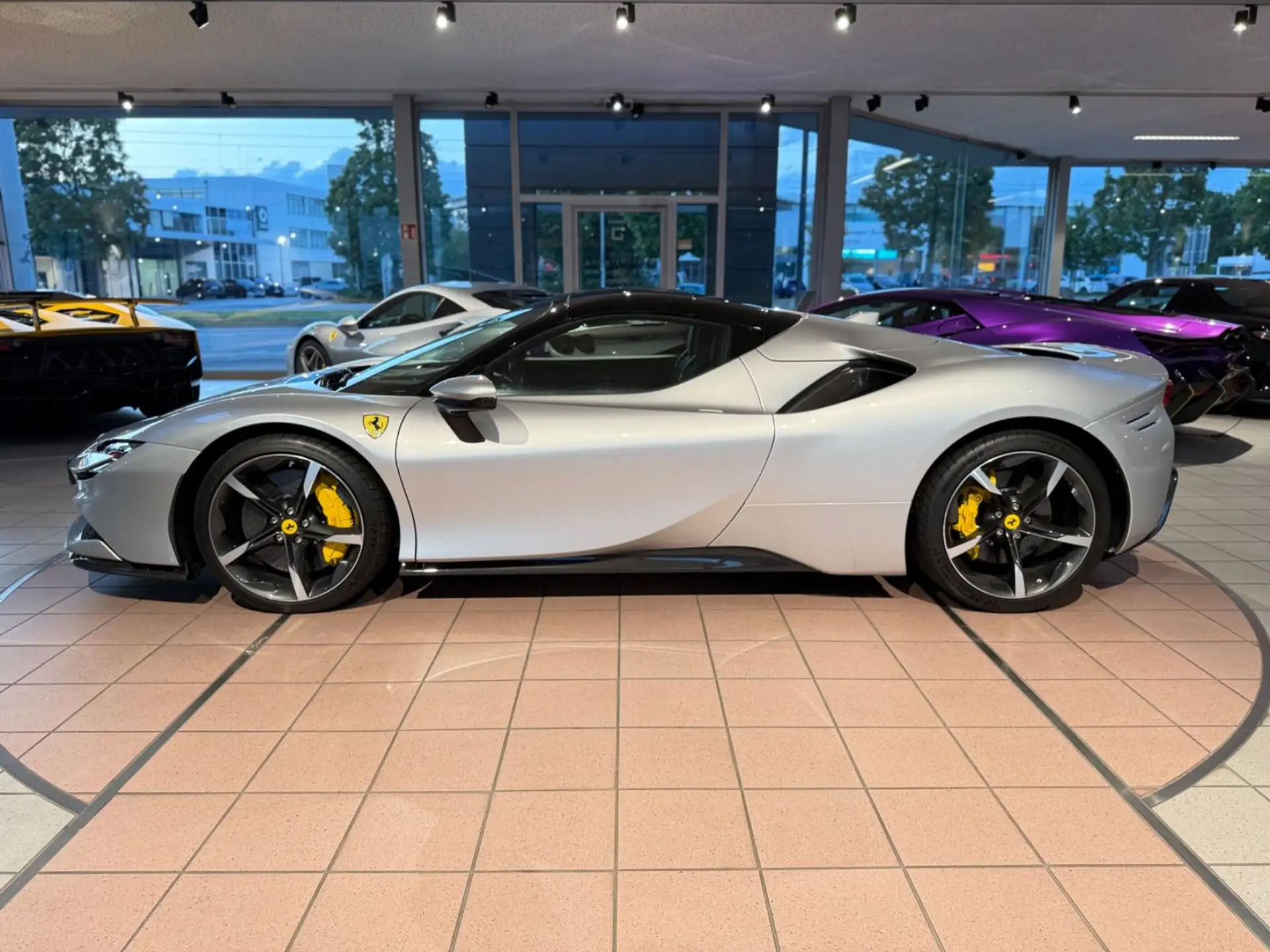 페라리 SF90 Stradale 2024 화이트 사진 5