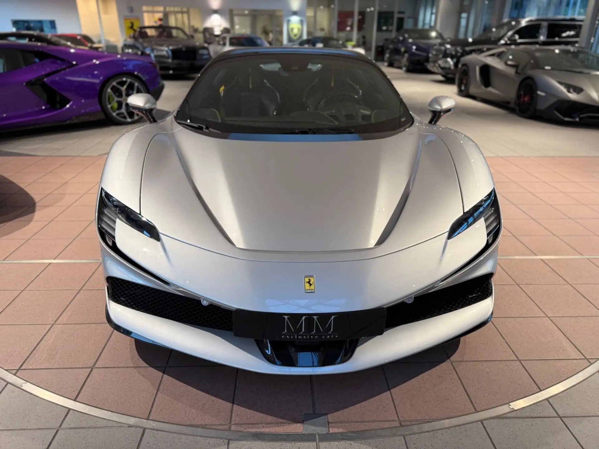 페라리 SF90 Stradale 2024 화이트 사진 3