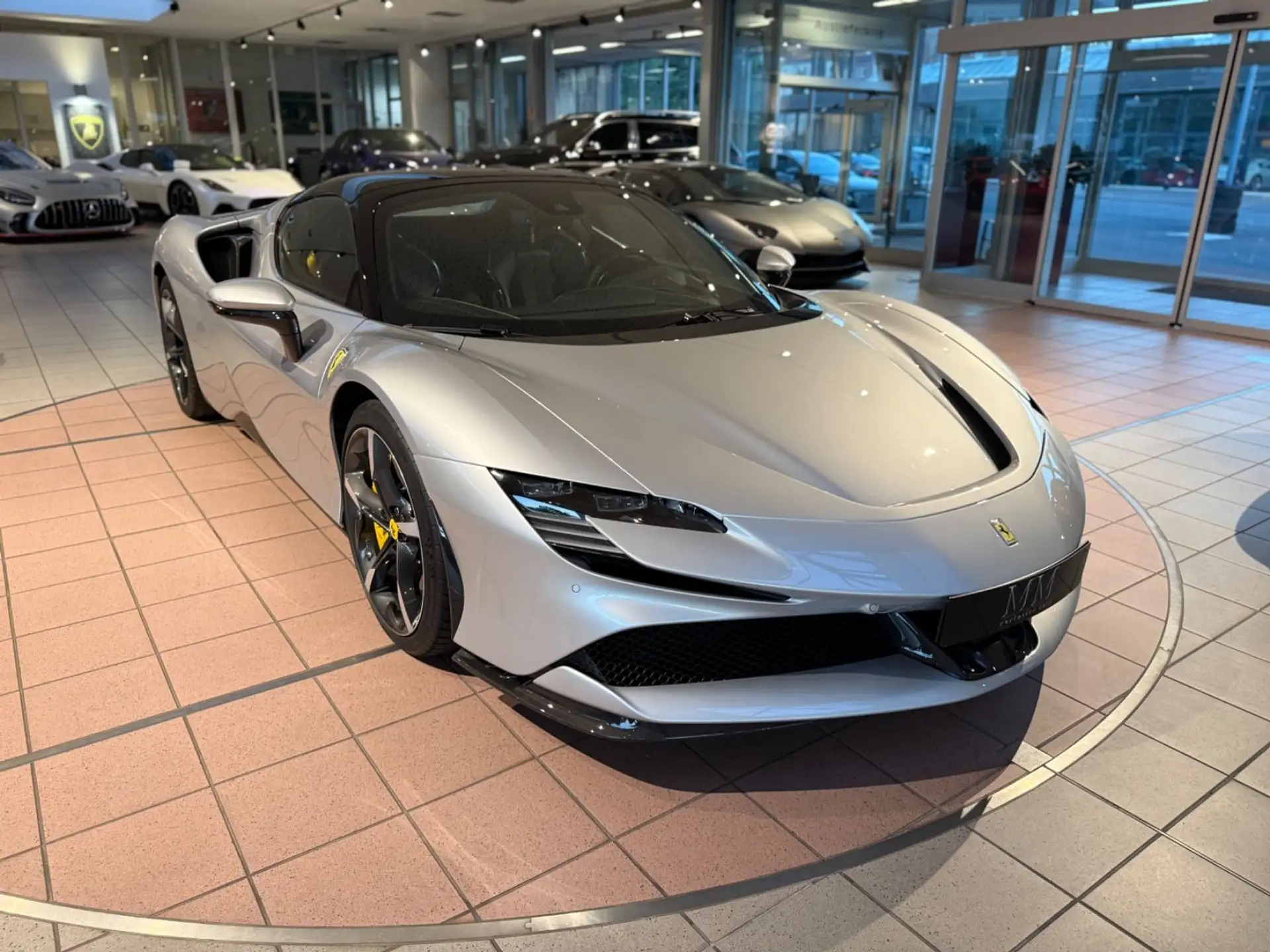 페라리 SF90 Stradale 2024 화이트 사진 1
