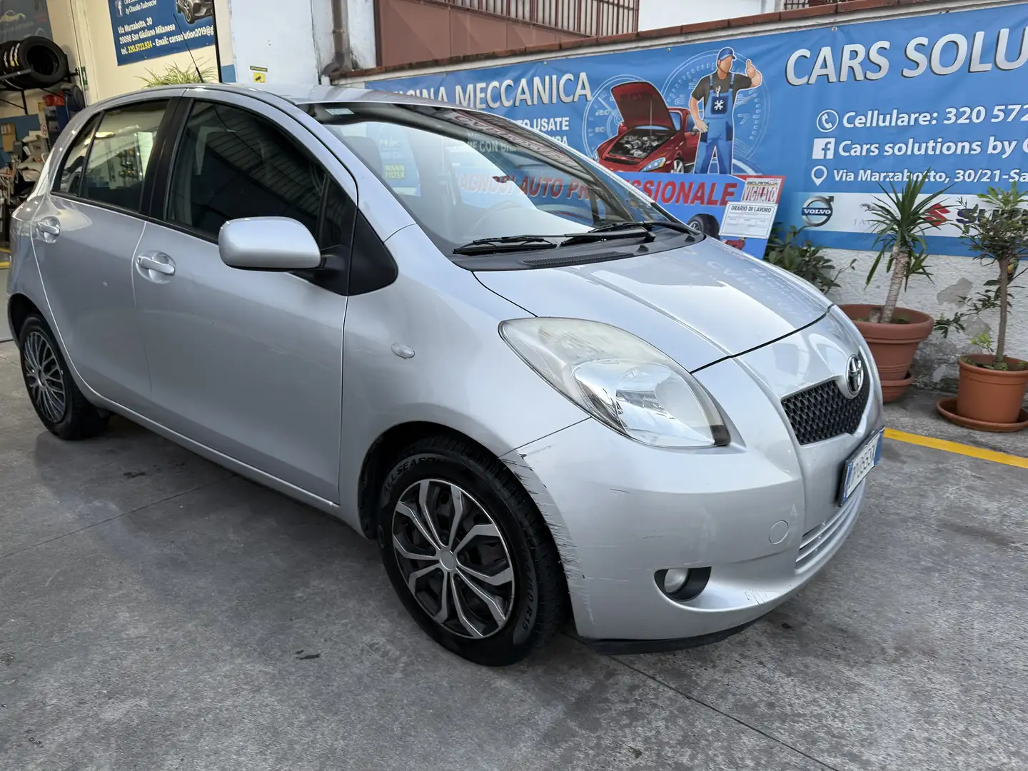 Toyota Yaris 5p 1.3 Navy - 1