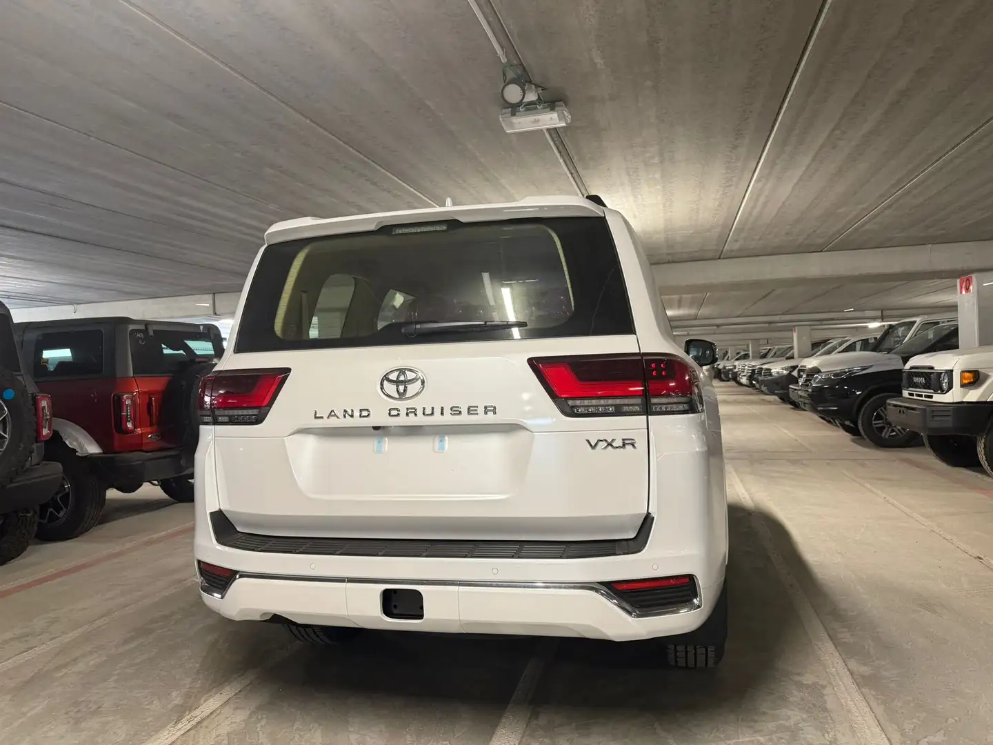 Toyota Land Cruiser LC 300 VXR 3.5 TWIN TURBO  OUT OF EU Beige - 2