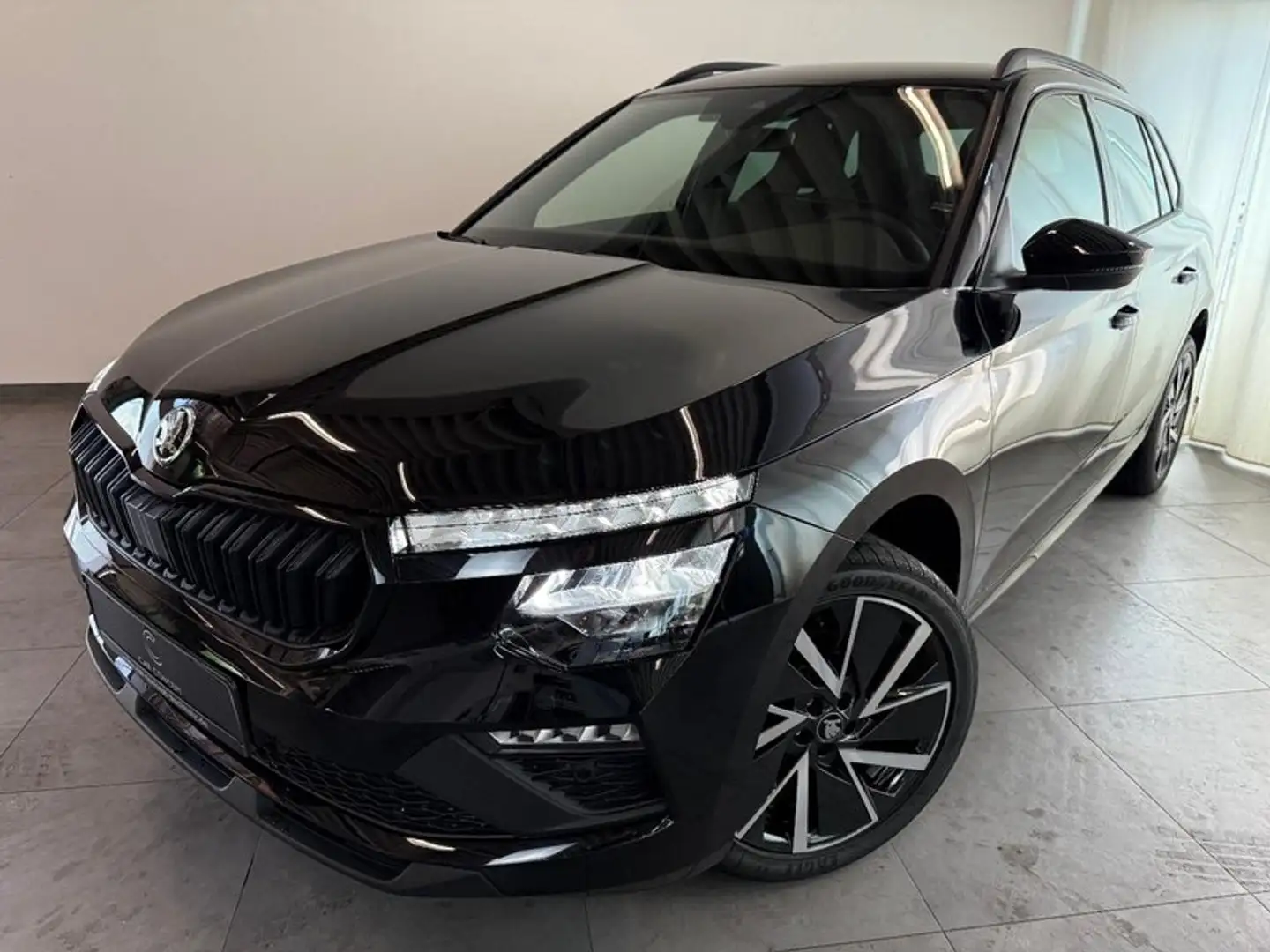Skoda Kamiq Sport 1.0 TSI DSG KESSY KAMERA 18" SHZ Zwart - 1