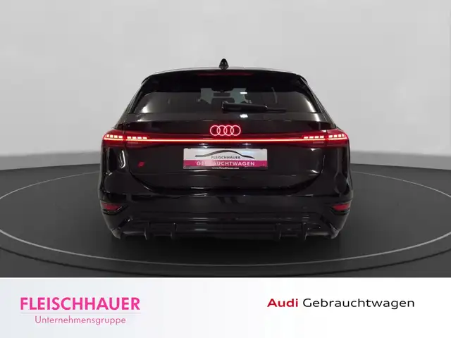 Audi A6 Avant view 5