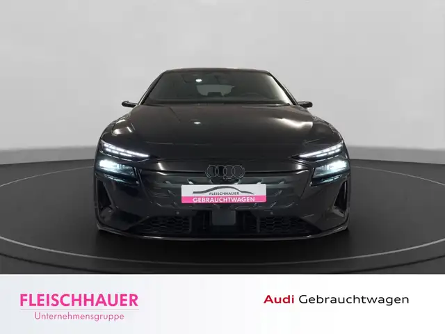 Audi A6 Avant view 2