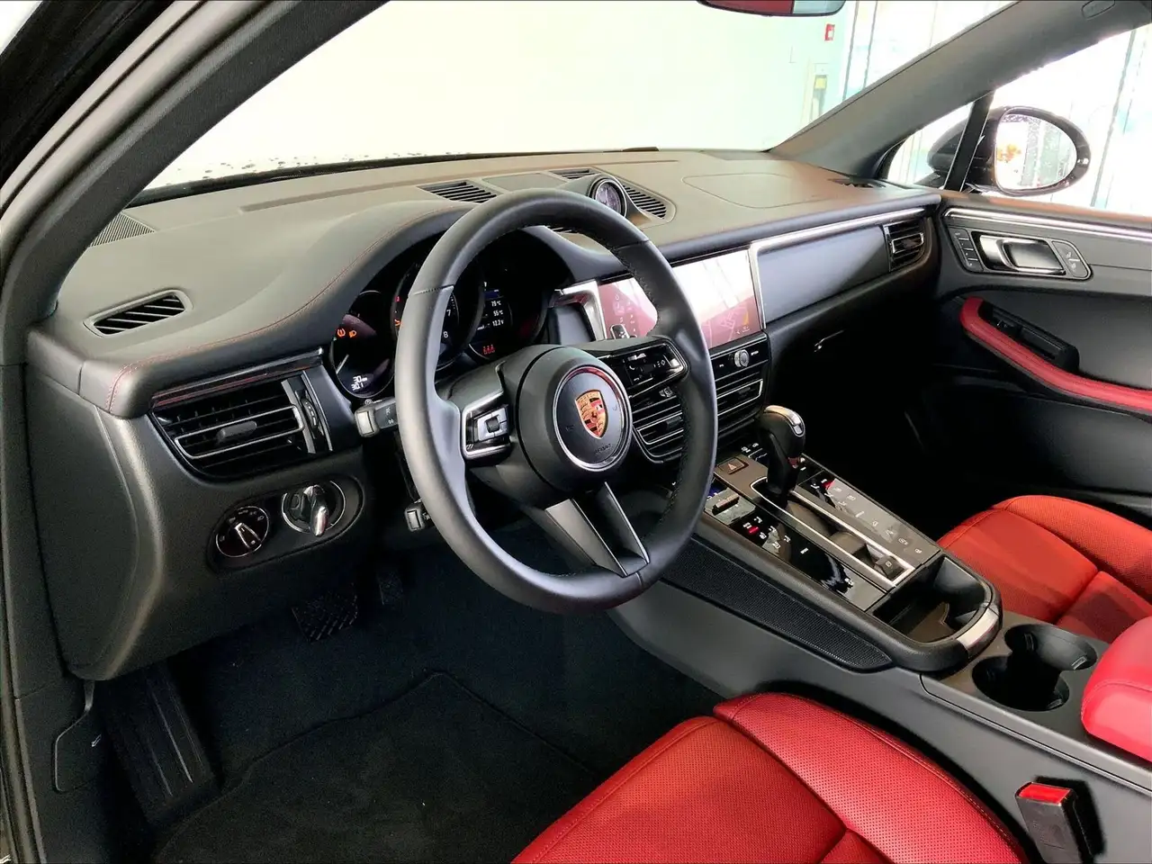 Porsche Macan снимка Porsche Macan