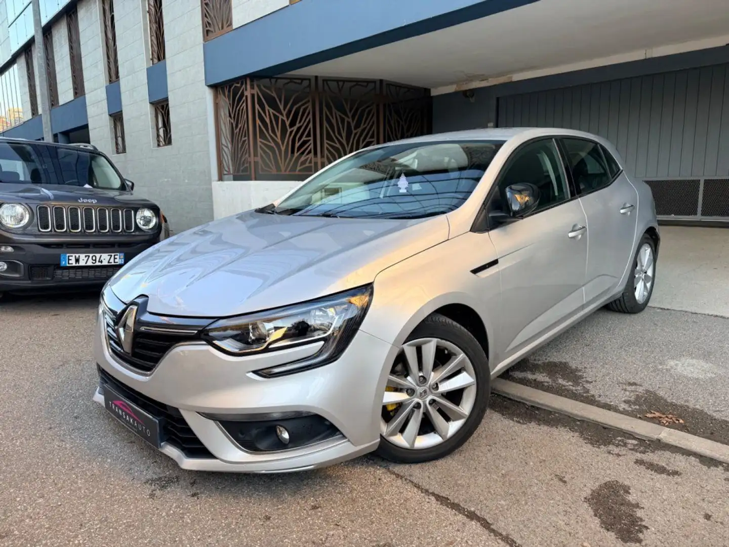 Renault Megane IV BERLINE BUSINESS 1.5 L Blue dCi 115 CV EDC Business Grijs - 1