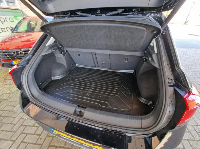 Volkswagen T-Roc view 8