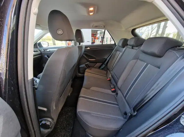Volkswagen T-Roc view 7