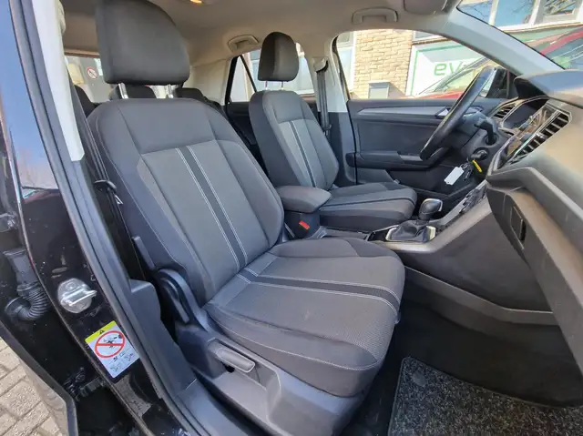 Volkswagen T-Roc view 5