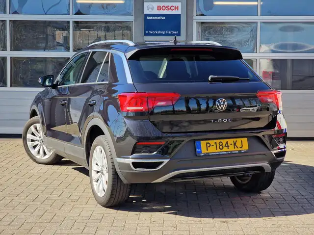Volkswagen T-Roc view 2