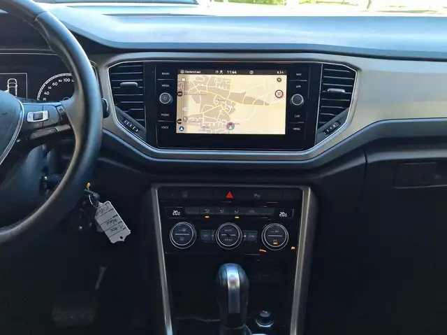 Volkswagen T-Roc view 12